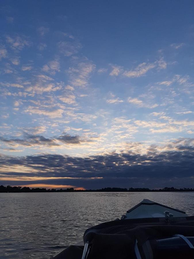 My Tiny Bliss Vinkeveense Plassen Ngoại thất bức ảnh